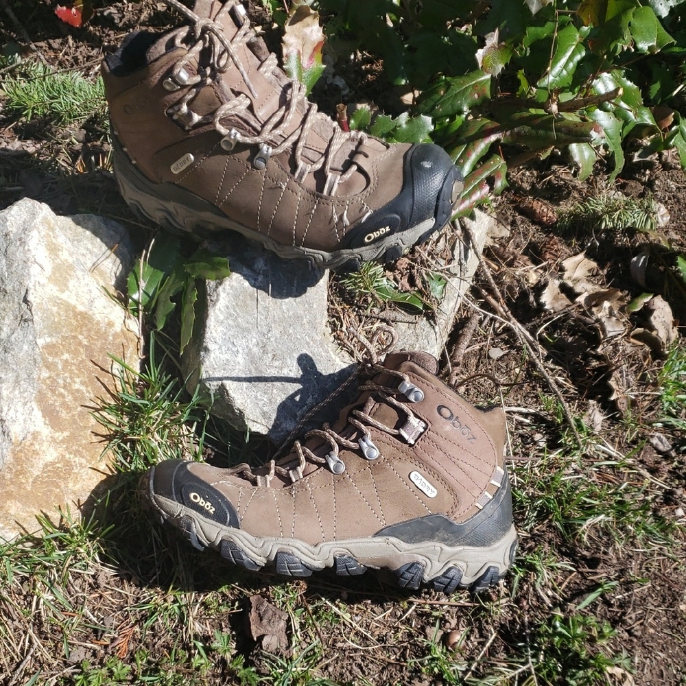 Brown Lace Up Boots with Suede Finish and Reinforced Toe